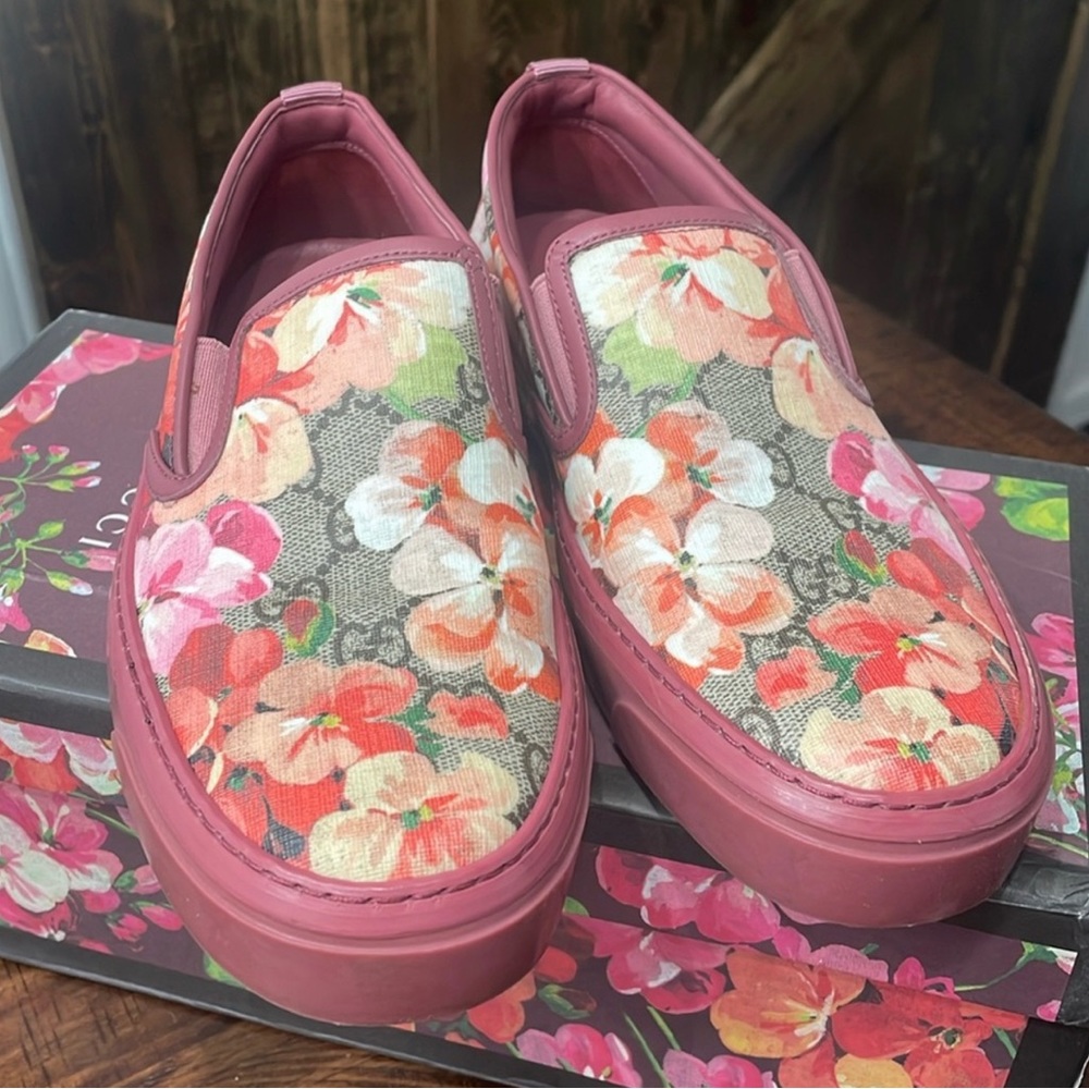 GUCCI GG Supreme Blooms Slip Ons